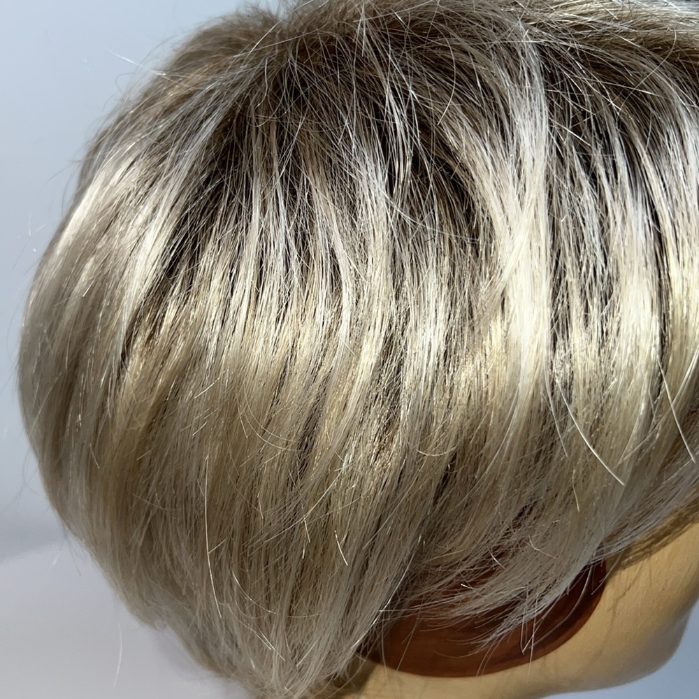 NWT ESTETICA DESIGNS JETT FRONT LACE LINE WIG SHORT HAIR IN SUNLIT BLONDE - Picture 11 of 17